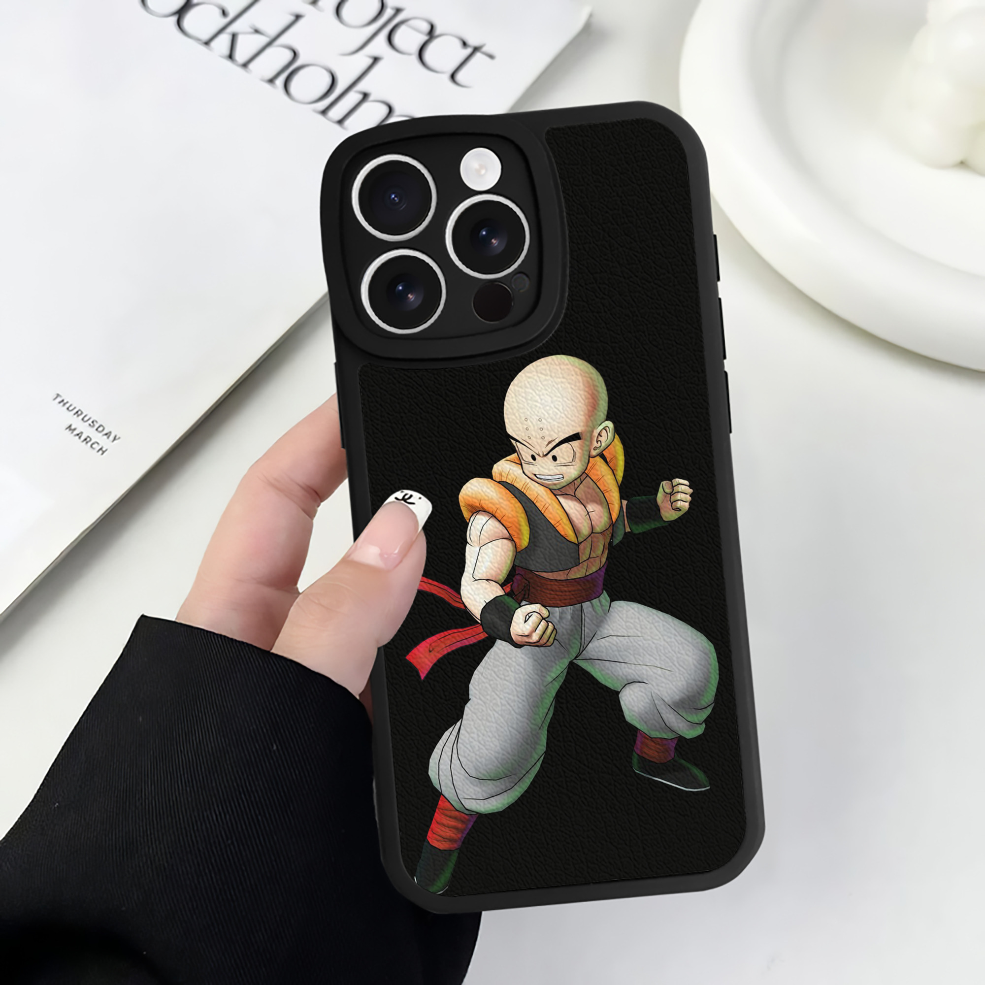 （画像用） ドラゴンボール クリリン DRAGON BALL krillin 【iPhone 16シリーズ対応】シリコンスマホケース（レザー調） 材質：シリコン